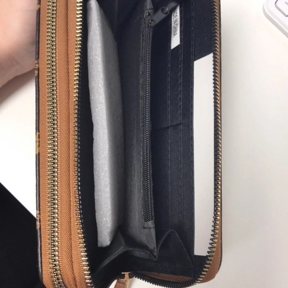 Wristlet/Wallet - Picture 2 of 2